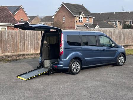 FORD GRAND TOURNEO CONNECT 1.5 EcoBlue Titanium